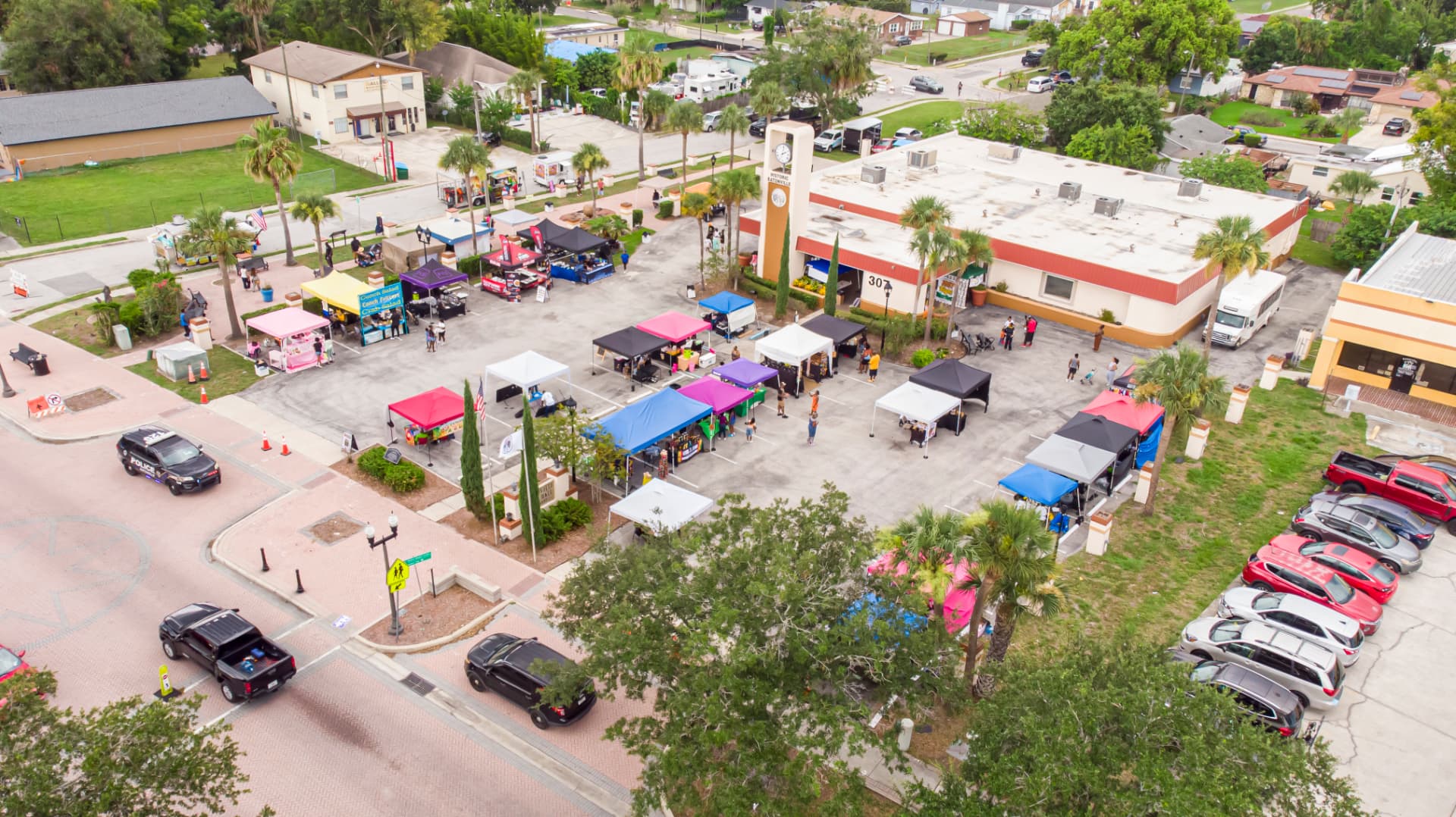 Launching a recurring market in a historic district